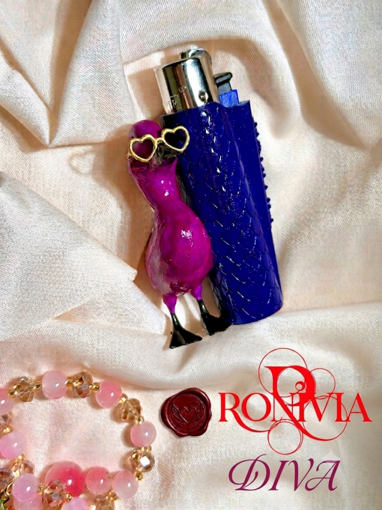 Gigi – Handcrafted Clipper Lighter Cover