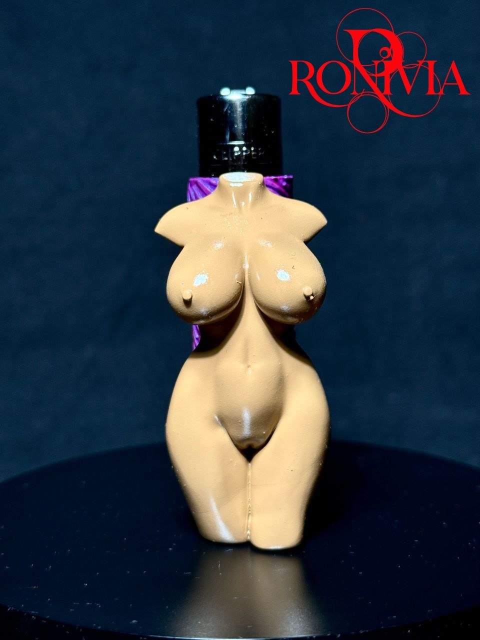 RONIVIA Venus – Sculptural Clipper Lighter Cover