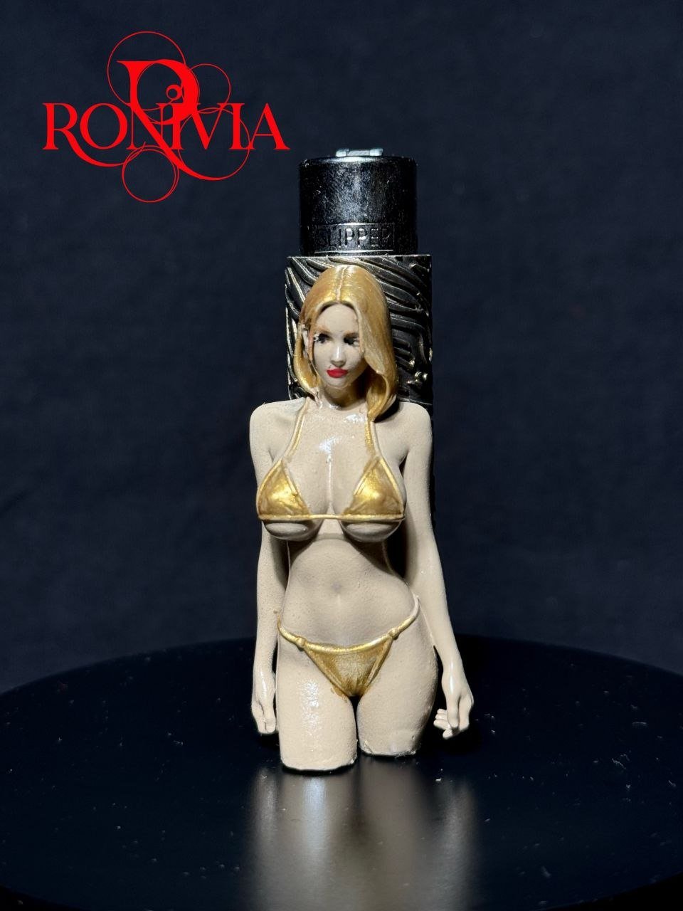 RONIVIA Golden Venus – Lady Aurelia Clipper Lighter Cover