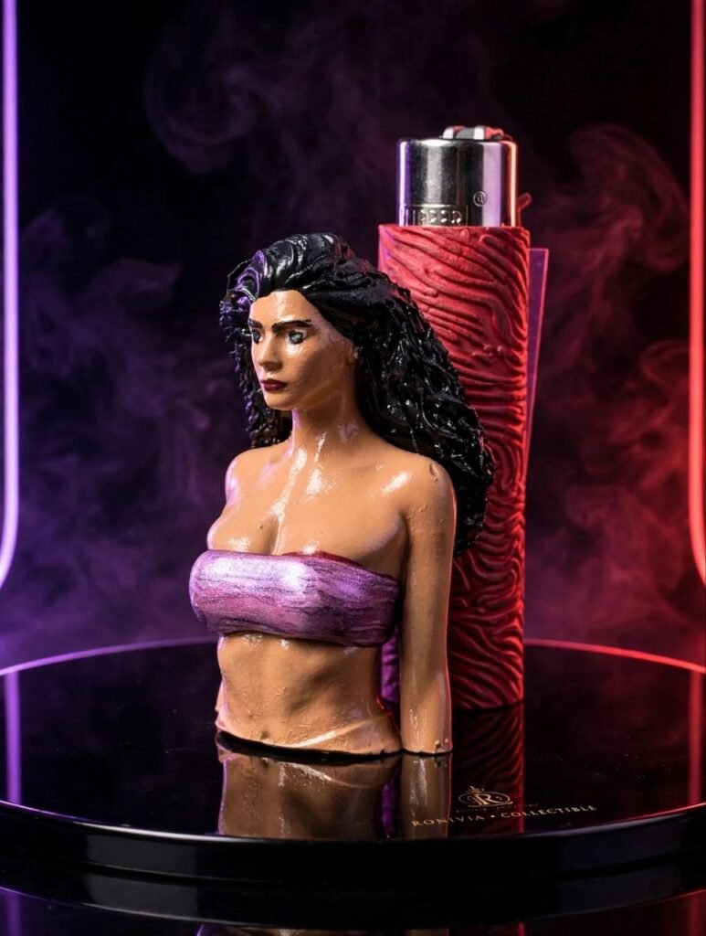 RONIVIA Crimson Siren – Clipper Lighter Cover